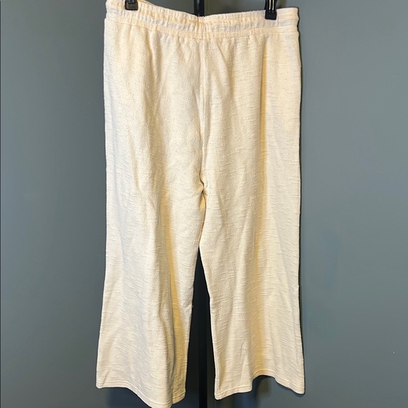 Elegant Cream Cropped Pants with Drawstring Waist - Picture 4 of 5